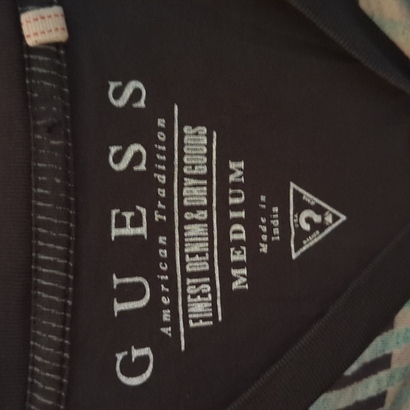 Guess T-Shirt - Picture 2 of 3